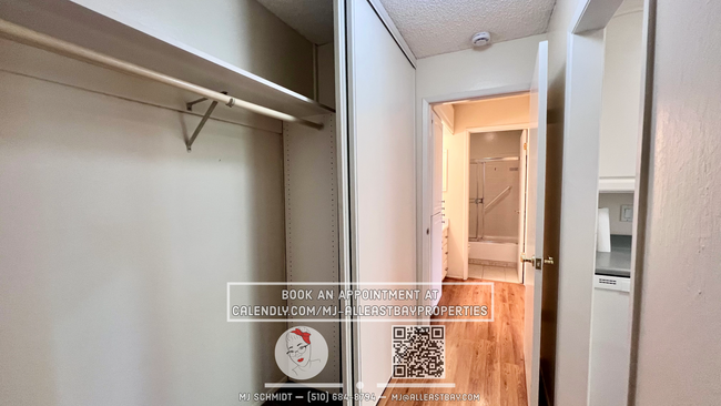 Building Photo - Large 1 bedroom Condo with new LVP floorin...