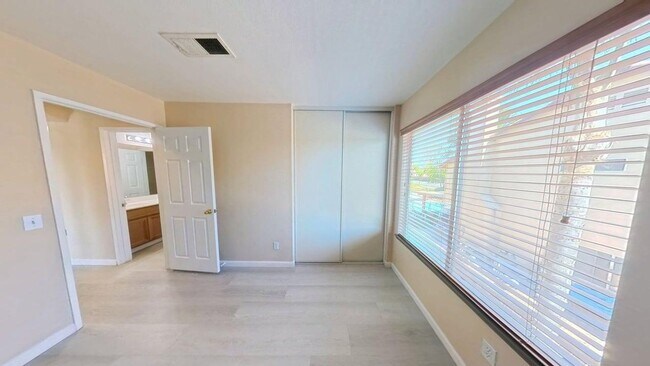 Building Photo - 37978 Spur Dr