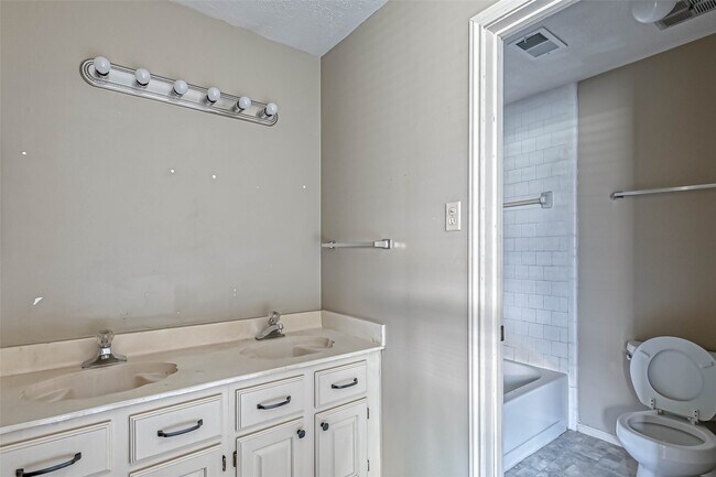 Building Photo - 923 Mayweather Ln