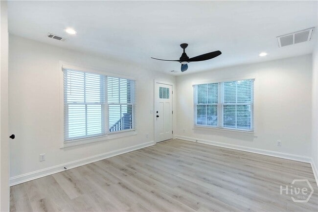 Building Photo - 226 W 39th St