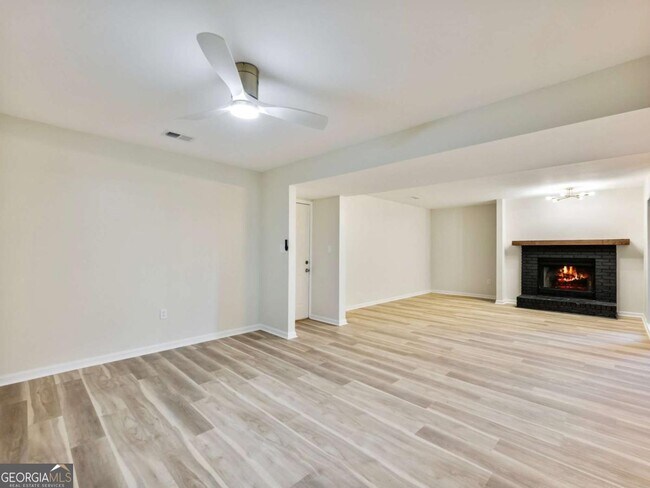 Building Photo - 605 Candler St