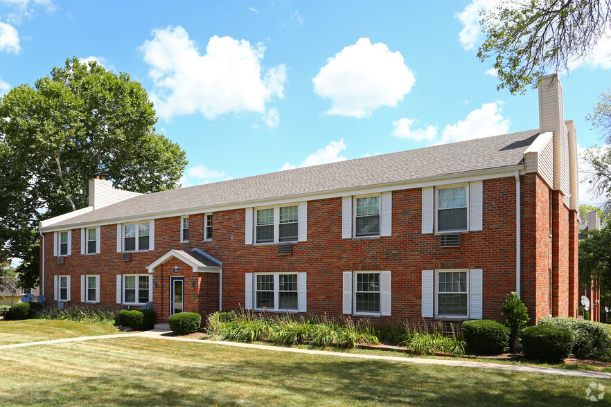 Building Photo - The Arbors