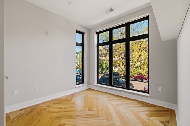 Building Photo - 1345 K St SE