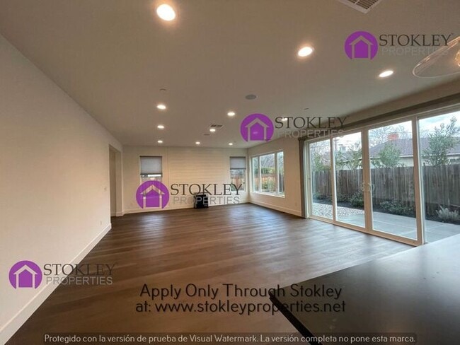 Building Photo - 3184 Manor Ave