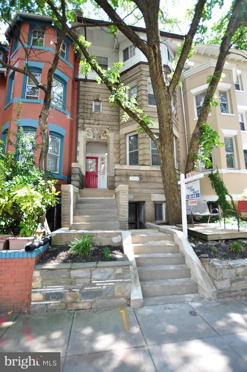 Building Photo - 1904 Calvert St NW