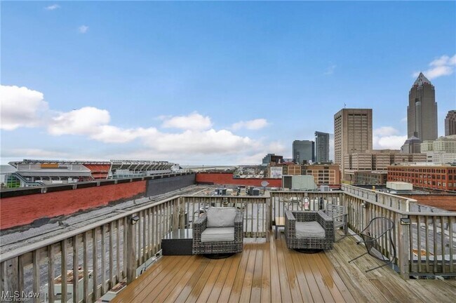 Building Photo - 1133 W 9th St