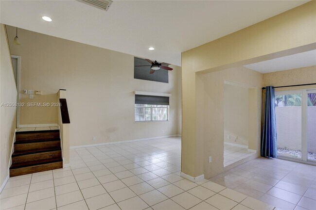 Building Photo - 6659 Via Regina