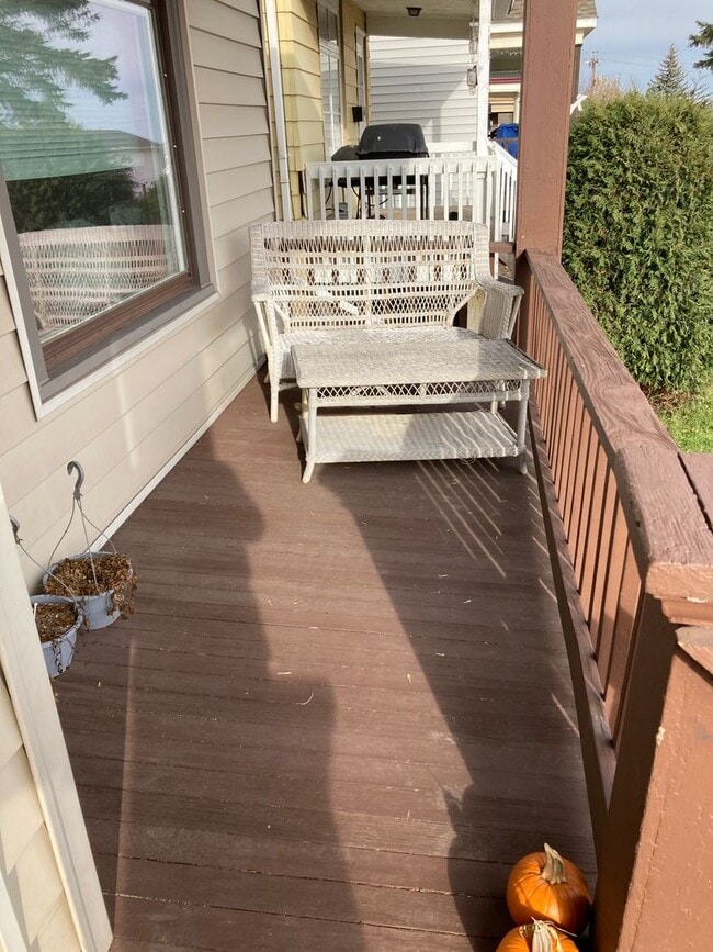 Building Photo - 3+ Bedroom / 2 Bath Single Family Home Ava...