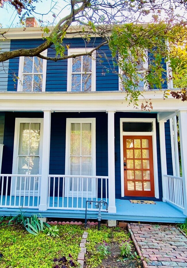 Building Photo - Beautifully Renovated 2bdrm/1.5bth Row House Located in Historic Church Hill!!