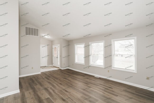 Building Photo - 10766 Pippin Rd