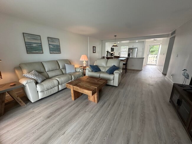 Building Photo - 141 SE 3rd Ave