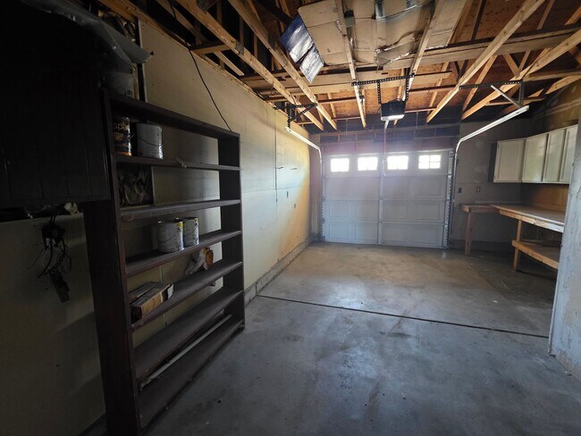 Building Photo - 3 Bedroom 2 Bathroom House With Huge Backy...