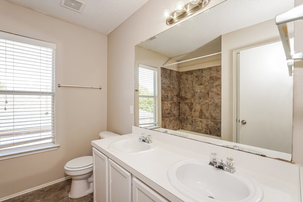 Building Photo - 7001 Baybridge Dr