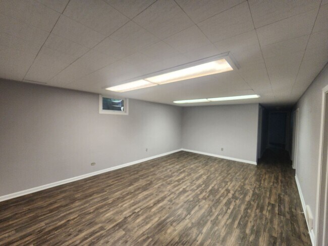 Building Photo - 805 E 32nd St