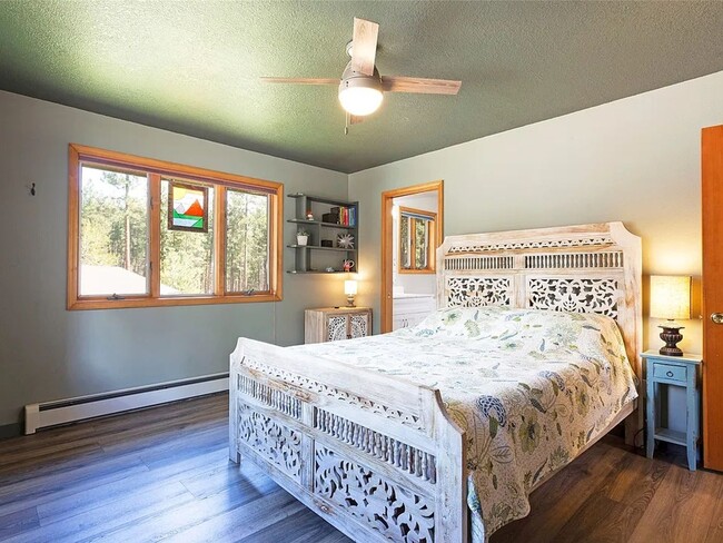 Building Photo - Beautiful spacious 3 bed, 3 bath home situated on 2.53 private acres in Stevensville.