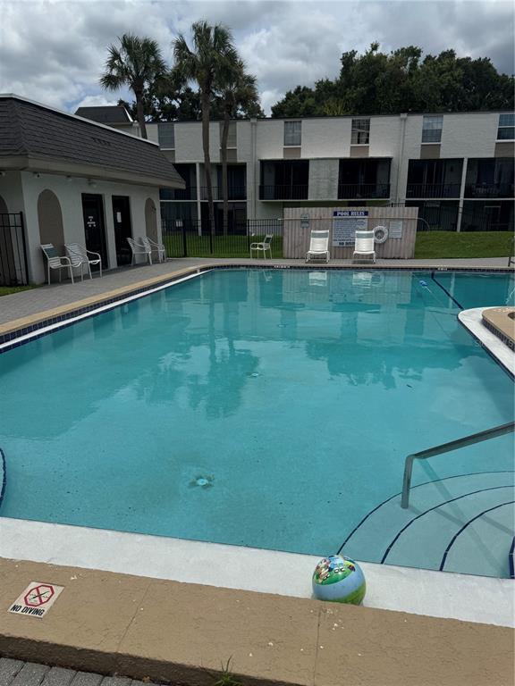 Building Photo - 810 Oakgrove Dr