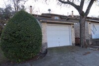 Building Photo - K246 - South Oak #102