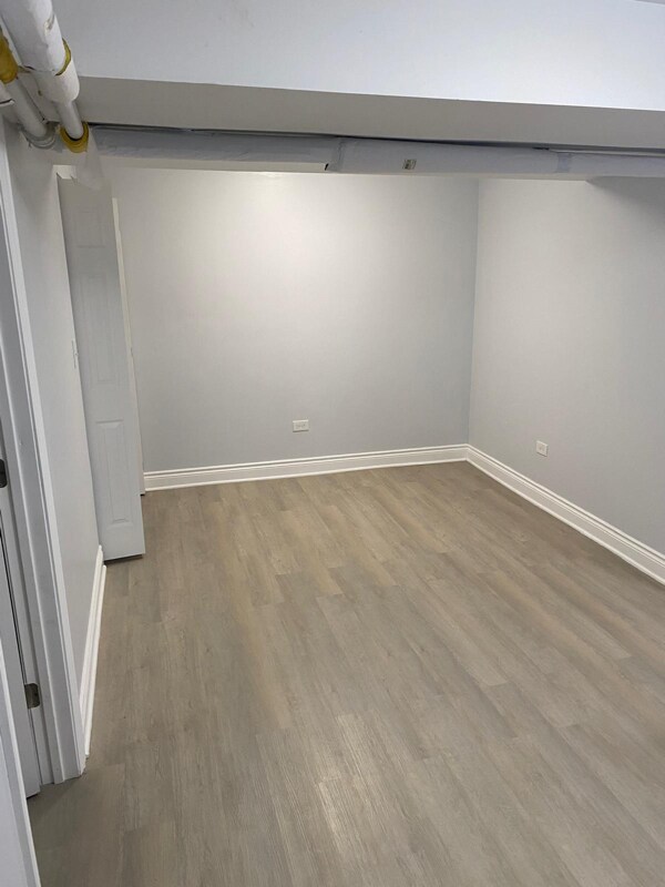 Building Photo - 5428 S Drexel Ave
