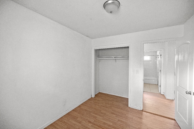 Building Photo - 512 E Olive St