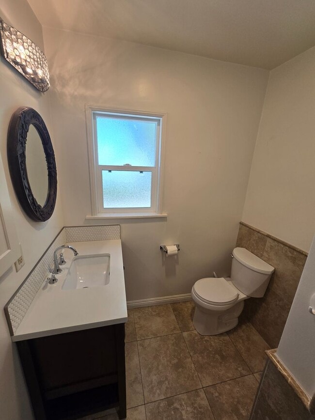 Building Photo - Cozy 1 Bedroom 1 Bath in La Verne