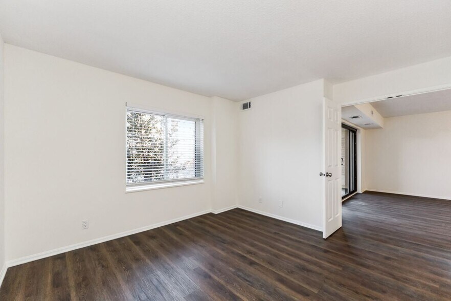 Building Photo - 8360 Greensboro Dr