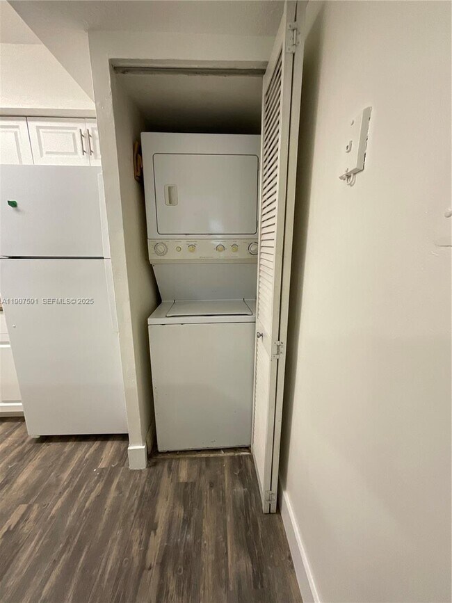 Building Photo - 5672 Rock Island Rd