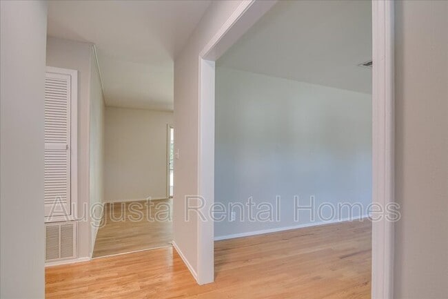 Building Photo - 3210 Trailwood Ct