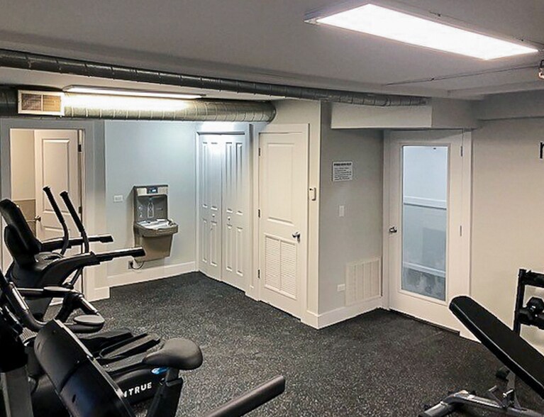 Building Photo - 2512 W Leland Ave