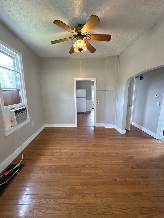 Primary Photo - 909 8th Ave SE