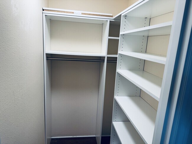 Building Photo - 211 Iowa St