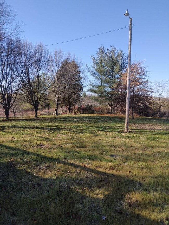 Building Photo - Newly remodeled 2 bedroom 1 bath home, Whi...