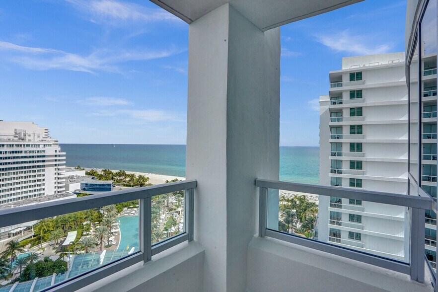 Building Photo - 4401 Collins Ave