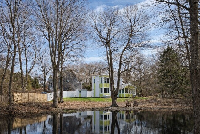 Building Photo - 561 Beechwood St