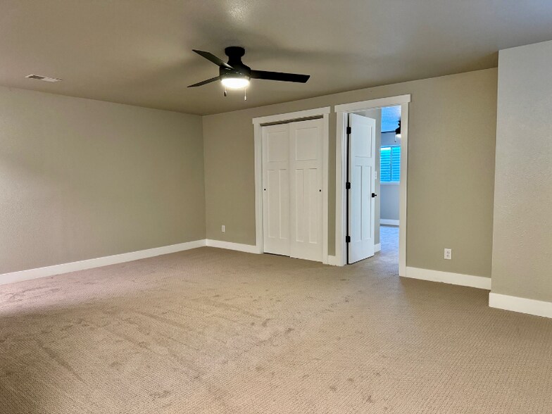 Building Photo - 4512 Pierce Ave