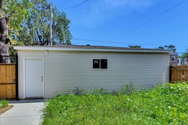 Building Photo - 703 N Homan Ave.