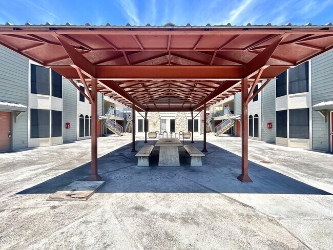 Building Photo - Charming 1/BR 1/BA + Den in a Private, Pea...