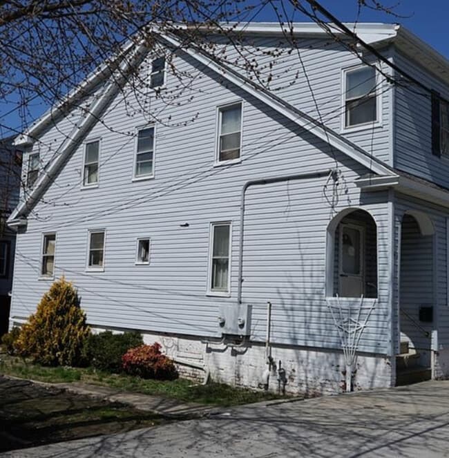 Building Photo - 2-27R-27 Beach 99th St