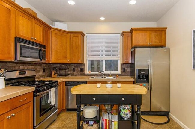 Building Photo - Great four bedroom home in Beaverton!