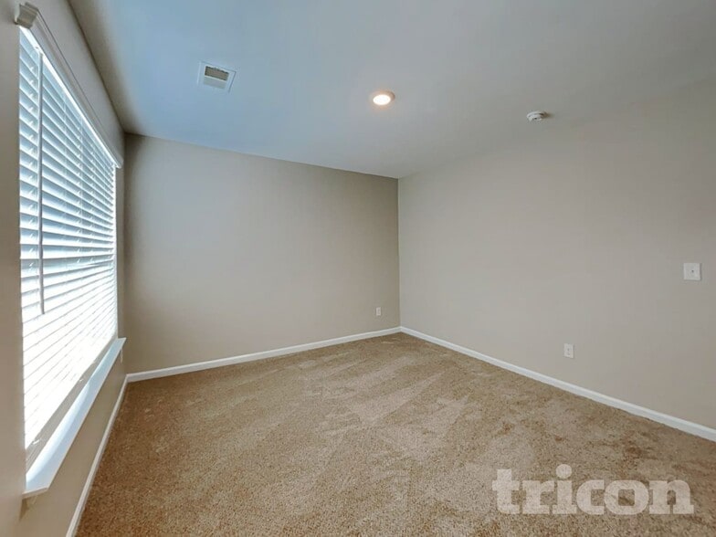 Building Photo - 271 Millen Dr