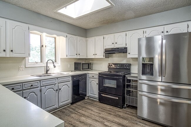 Building Photo - Lake DeSoto Area | Home |Unfurnished