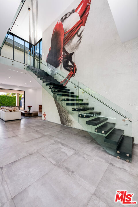 Building Photo - 415 N Martel Ave