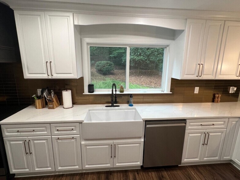 Building Photo - 4008 Rock Mill Dr