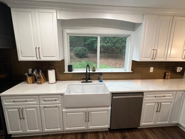 Building Photo - 4008 Rock Mill Dr