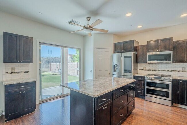 Building Photo - Pending/ Rented - Sahuarita Beauty!