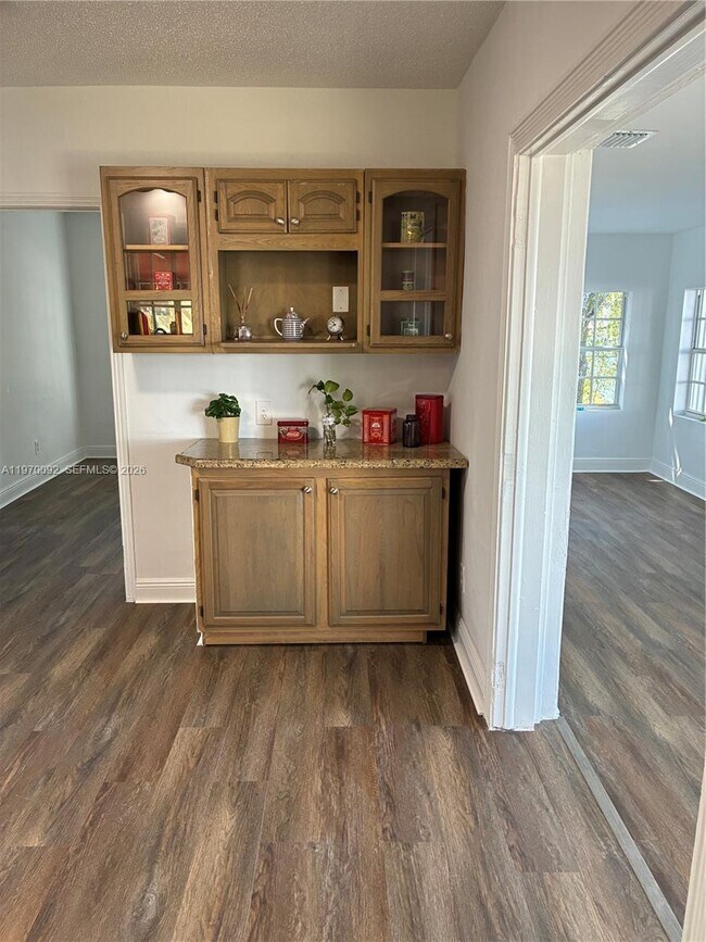 Building Photo - 750 NE 86th St