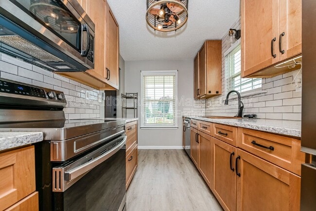 Building Photo - 1740 Summerwoods Ln