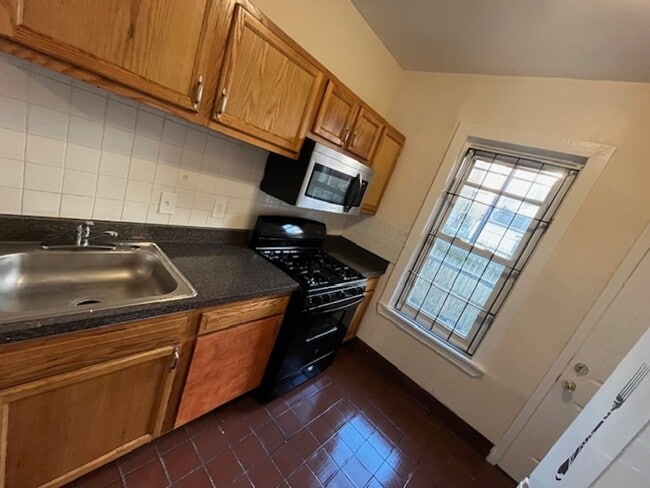 Building Photo - Remodeled Home - Harrowgate