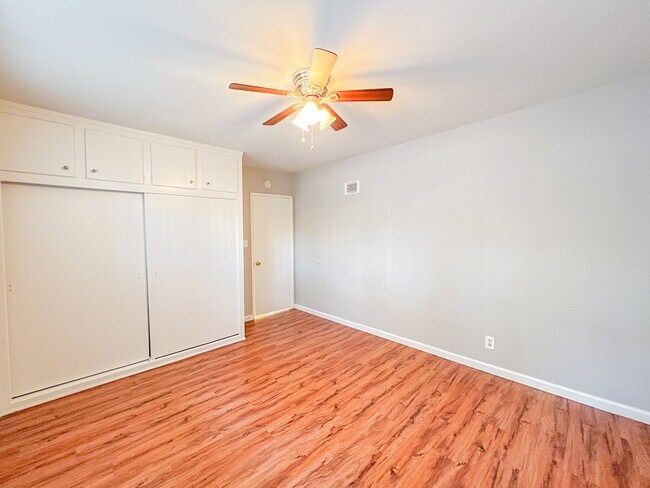 Building Photo - 4640 E 4th St