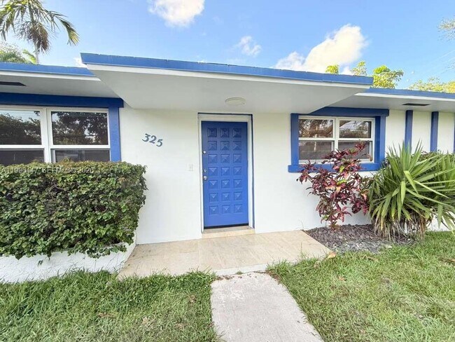 Building Photo - 325 NE 131st St