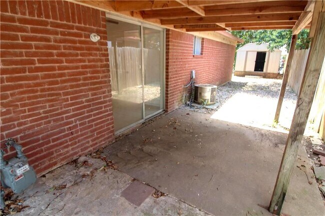 Building Photo - 9906 Randall Dr